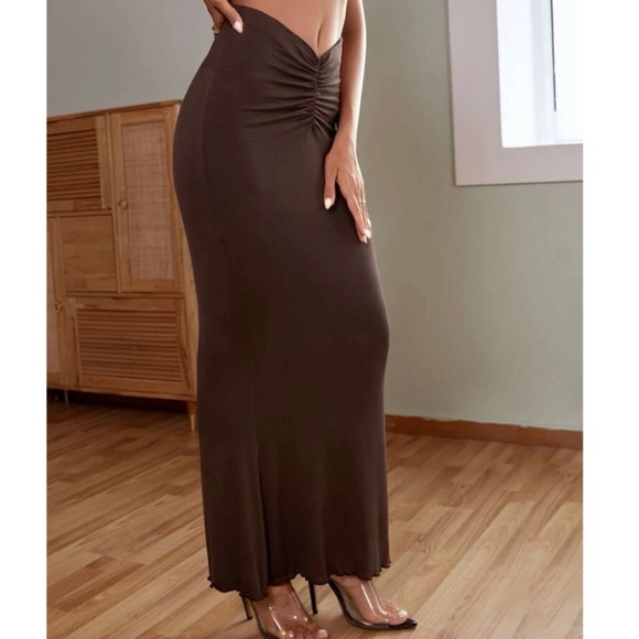 Chocolate Brown Ruched Maxi Skirt - Picture 4 of 5